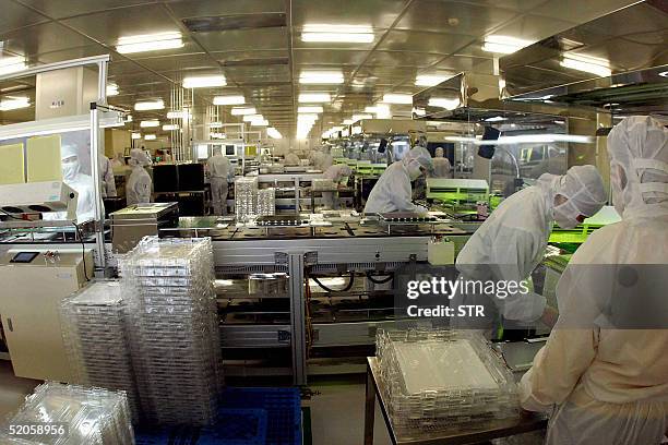 Chinese workers at one of the largest Taiwanese investment in China, the Hua Ying Guang Dian company limited's factory which produces LCDs, in...