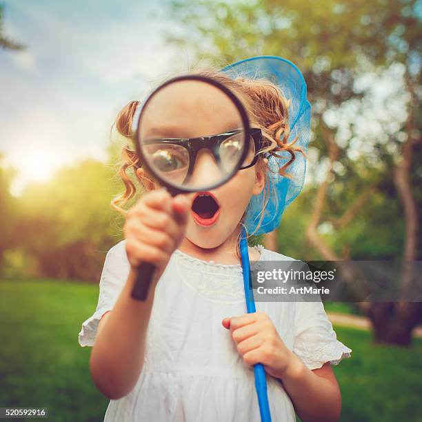 little explorer - child magnifying glass imagens e fotografias de stock