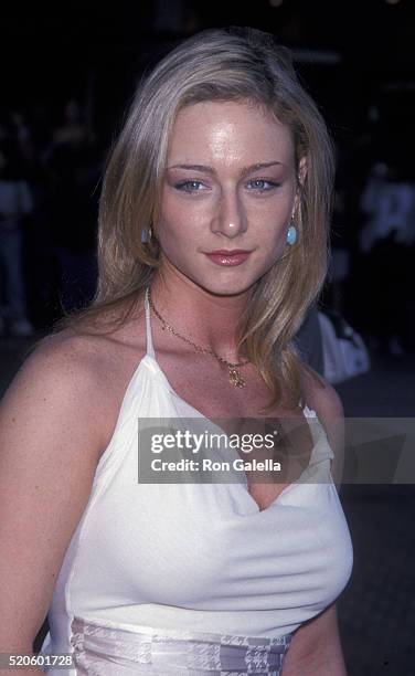 Katharine Towne attends the premiere of "Legally Blonde" on June 26, 2001 at Mann Village Theater in Westwood, California.