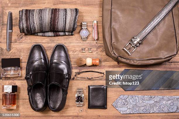 acessórios homem organizados na tabela. sem pessoas. knolling. - dress shoe imagens e fotografias de stock