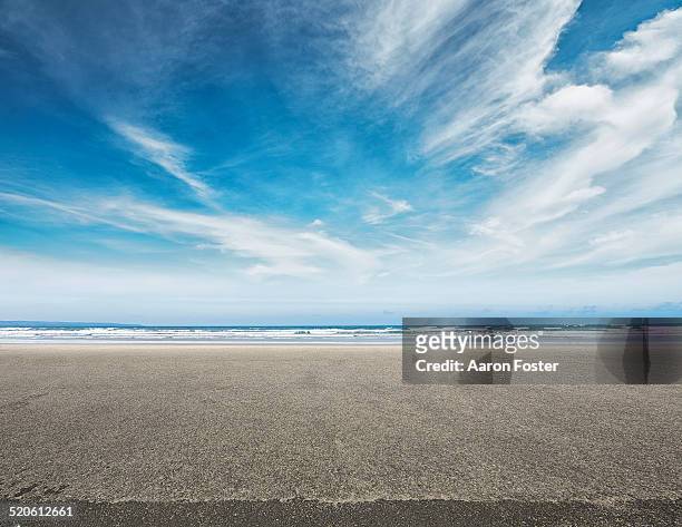 ocean parking lot - cloud sky stock-fotos und bilder