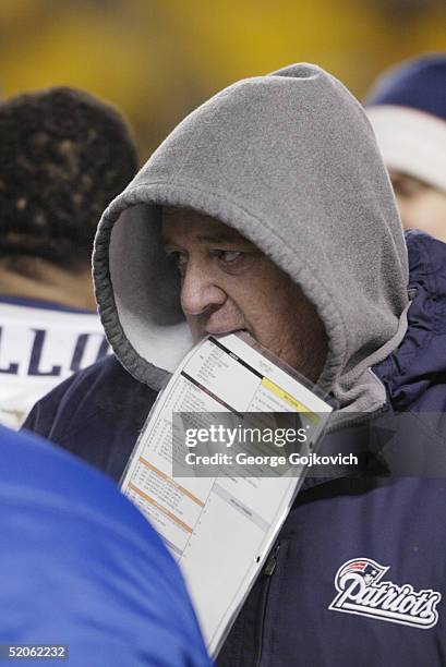 Offensive coordinator Charlie Weis of the New England Patriots on the sideline during the AFC Championship game against the Pittsburgh Steelers at...