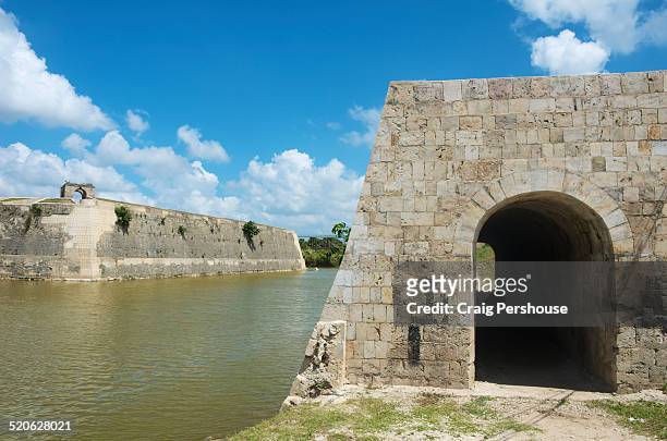 jaffna fort, built by the dutch in 1680, and moat - jaffna stock pictures, royalty-free photos & images