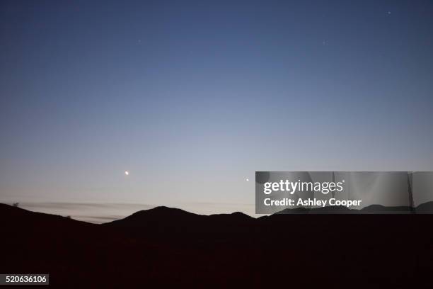 the planets venus and mercury in the dusk sky over loughrigg fell - loughrigg fell stock pictures, royalty-free photos & images