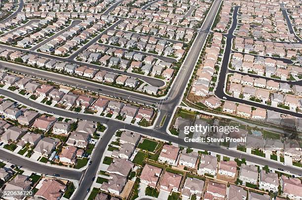 tract housing - foreclosure foto e immagini stock