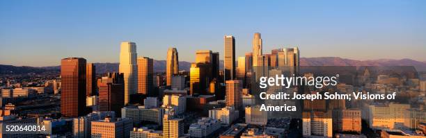 los angeles skyline at sunset - los angeles skyline stock pictures, royalty-free photos & images