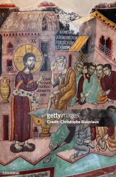 fresco painting of christ washing the feet of the disciples in the ayios neophytos hermitage - anfora fotografías e imágenes de stock