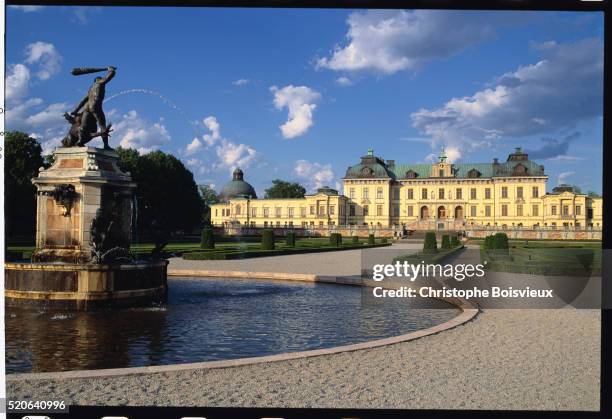 neptune fountain by adriaen de vries in front of drottningholm palace - d20 stock pictures, royalty-free photos & images