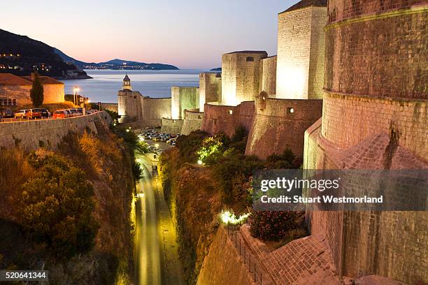 city walls of dubrovnik - fortified wall stock pictures, royalty-free photos & images