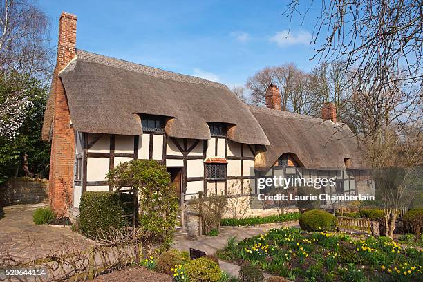 anne hathaway's cottage at stratford-on-avon - shottery foto e immagini stock