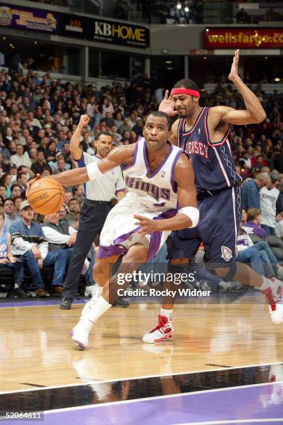 Cuttino Mobley of the Sacramento Kings drives to the basket against the New Jersey Nets on January 25, 2005 at Arco Arena in Sacramento, California....
