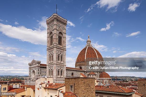 the duomo in florence, italy - filippo brunelleschi stock pictures, royalty-free photos & images