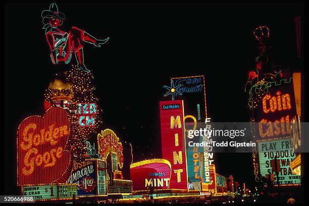 neon signs on las vegas boulevard - las vegas foto e immagini stock