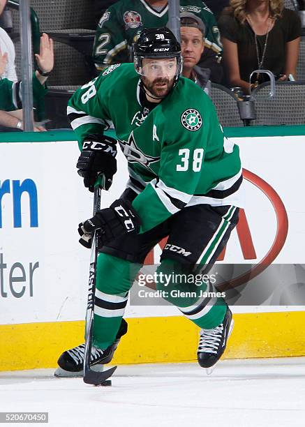 Vernon Fiddler of the Dallas Stars handles the puck against the Colorado Avalanche at the American Airlines Center on April 7, 2016 in Dallas, Texas.