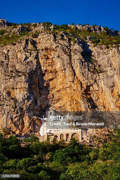 montenegro, ostrog monastery - convento imagens e fotografias de stock