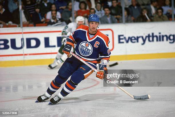 Wayne Gretzky of the Edmonton Oilers skates on the ice during an NHL game against the Hartford Whalers on November 15, 1986 at the Hartford Civic...
