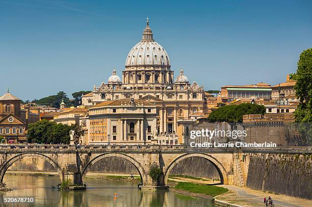tiber river with st. peter's basilica, rome, italy - vatican fotografías e imágenes de stock