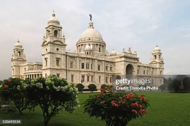 victoria memorial hall, calcutta kolkata, west bengal, india - peace palace stock-fotos und bilder