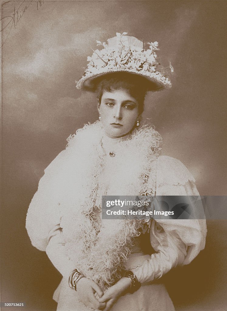 Portrait of Empress Alexandra Fyodorovna, the wife of Tsar Nicholas II of Russia (1872-1918) Artist: Anonymous