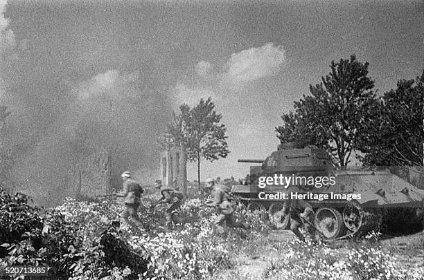 Operation Kutuzov. Soviet troops follow their tanks near Orel. Found in the collection of Russian State Film and Photo Archive, Krasnogorsk.