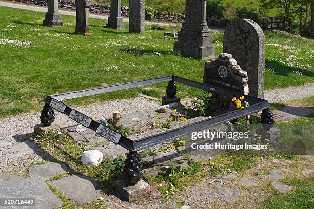 Rob Roy's grave at Balquhidder Parish Church, Stirling, Scotland. Robert Roy MacGregor , also known as Red MacGregor, was an outlaw and Scottish folk...