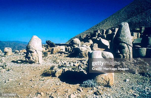 Ancient stone heads, Mount Nemrut, Adiyaman, Turkey. These giant statues surround the tomb of King Antiochus I of Commagene, sited on the summit of...