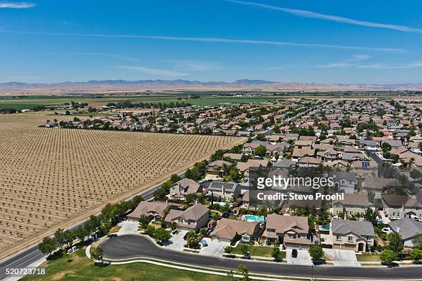 housing subdivision - california suburb stock pictures, royalty-free photos & images