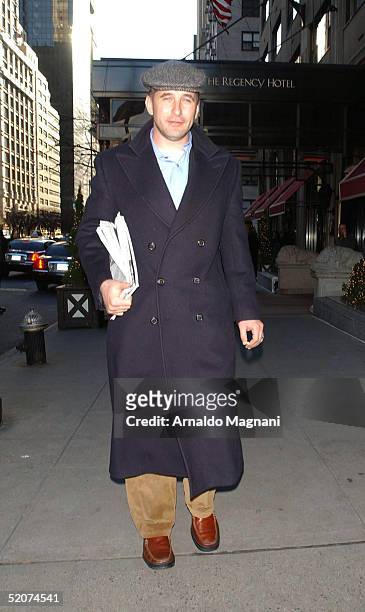 Actor Billy Baldwin departs his Park Avenue hotel on his way to Los Angeles on December 13, 2004 in New York City.