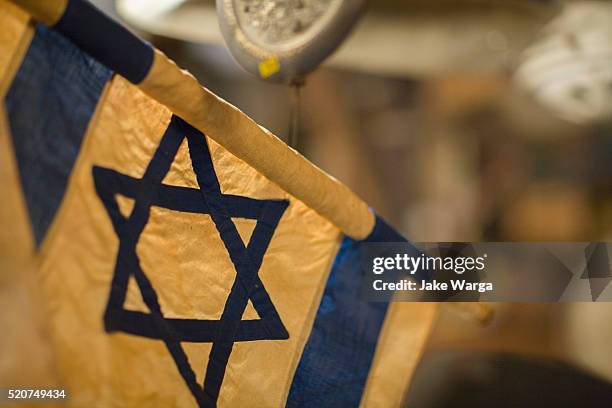 antique israeli flag, israel - religieus-symbool stockfoto's en -beelden