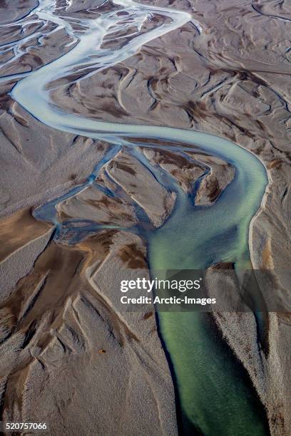 aerial of river and sands, iceland - vulkaanlandschap stockfoto's en -beelden