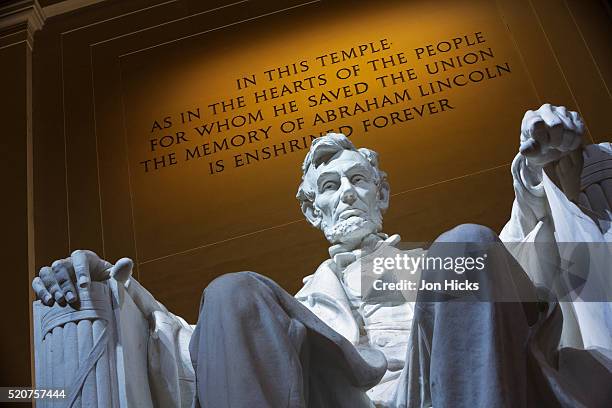 the lincoln memorial, washington dc. - lincoln and washington stock-fotos und bilder