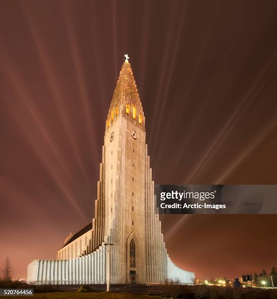 light show over hallgrimskirkja church, reykjavik, iceland - hallgrimskirkja bildbanksfoton och bilder