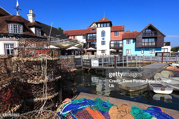 sailing boats in lymington harbour - hampshire imagens e fotografias de stock