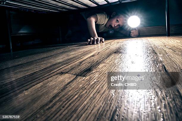 what's under your bed ?? - very scary monsters stockfoto's en -beelden