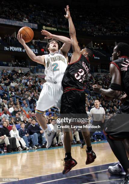 Dan Dickau of the New Orleans Hornets jumps for a shot against Willie Green of the Philadelphia 76ers at the New Orleans Arena on January 28, 2005 in...
