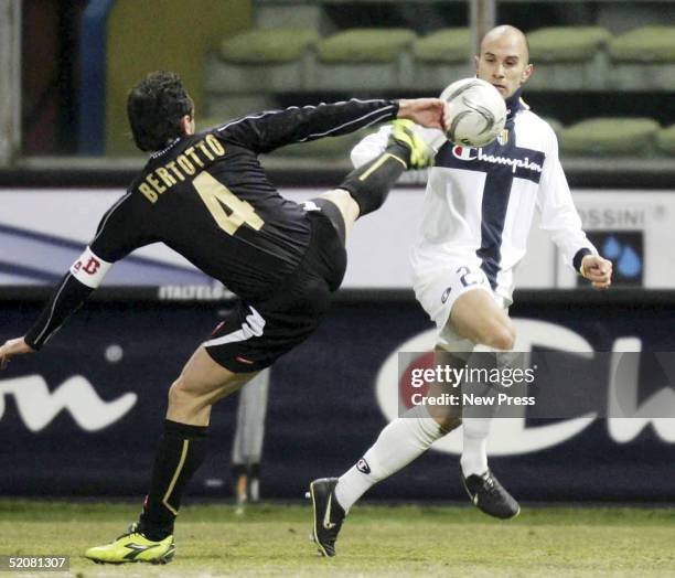 Mark Bresciano of Parma and Valerio Bertotto of Udinese in action during thwe Serie A match between Parma and Udinese at the Stadio Ennio Tardini on...