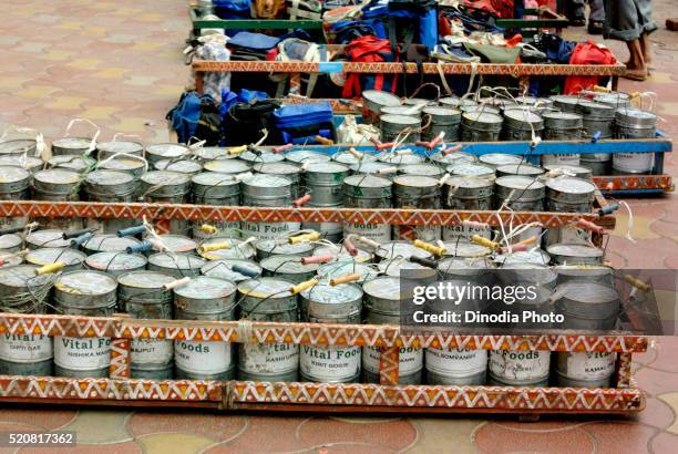 tiffins or dabbas lunchboxes in crate, bombay mumbai, maharashtra, india - packed lunch - fotografias e filmes do acervo