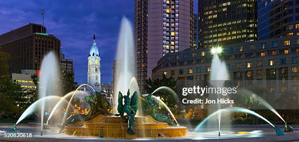 the swann memorial fountain in logan circle, philadelphia. - swann memorial fountain stock-fotos und bilder