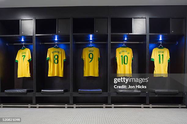 interior of the maracana stadium in rio de janeiro. - tenue de football photos et images de collection