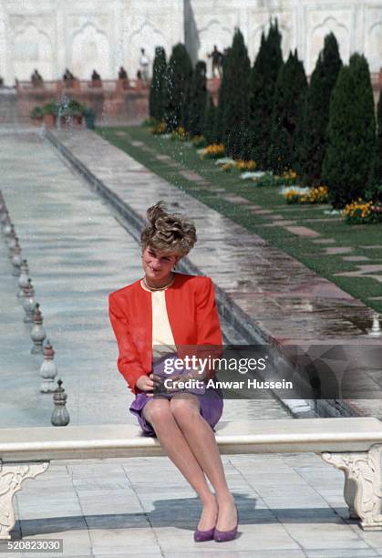 Diana, Princess of Wales, wearing a red and purple suit designed by Catherine Walker, poses alone outside the Taj Mahal on February 11, 1992 in Agra,...