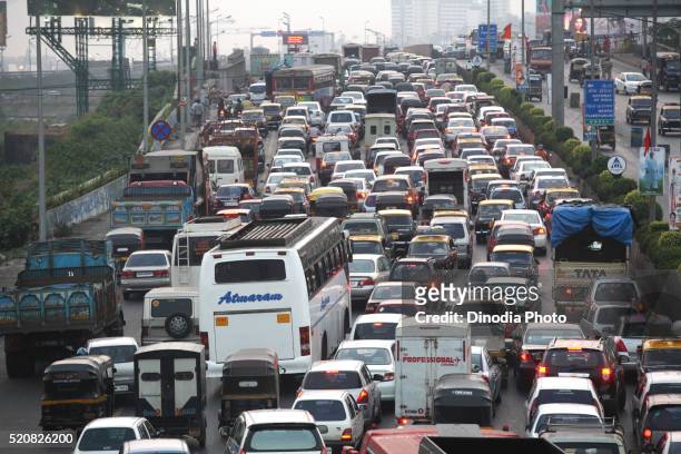 traffic on western express highway, bandra, bombay mumbai, maharashtra, india - traffic stock pictures, royalty-free photos & images