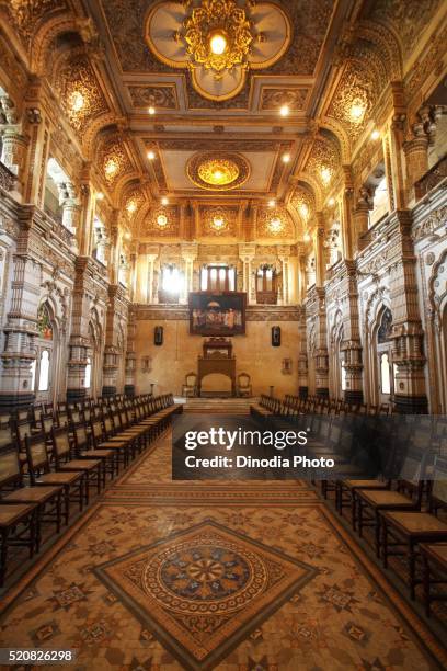 interior in royal palace of shahu maharaj, kolhapur, maharashtra, india - palace 個照片及圖片檔