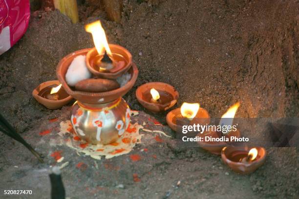 diya at sun worship dala chhath at juhu, bombay mumbai, maharashtra, india year - chhath festival stock-fotos und bilder