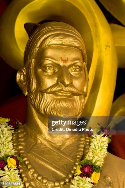 statue of maratha king shivaji at pune, maharashtra, india - mahraja stock-fotos und bilder