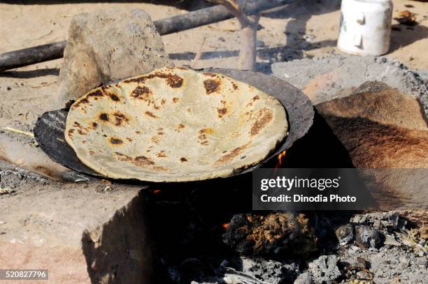 rajasthani typical food sogara cooking on a pan, jodhpur, rajasthan, india - flatbread stock pictures, royalty-free photos & images