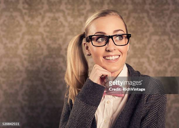 retrato feminino caixa-de-óculos - ironia imagens e fotografias de stock