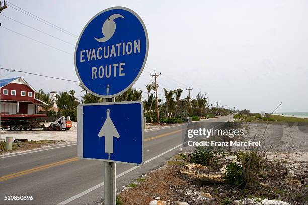 evacuation route sign on captiva island - hurricane stock pictures, royalty-free photos & images