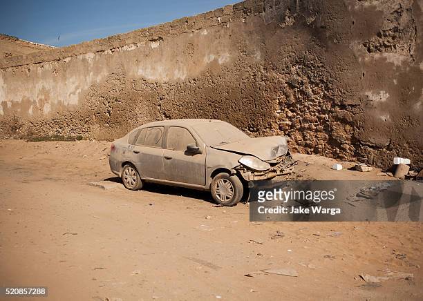 abandoned car, essaouira, morocco - car crash wall stock pictures, royalty-free photos & images