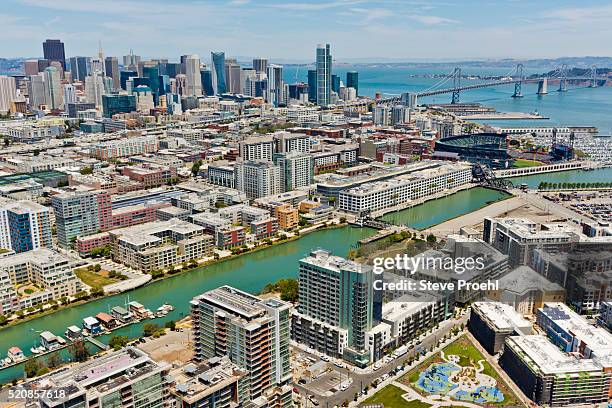 san francisco apartments - mission bay san diego photos et images de collection