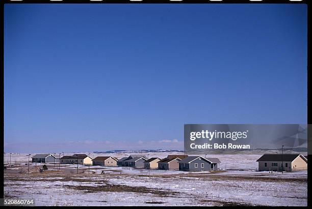 hud housing project - pine ridge reservation stock-fotos und bilder